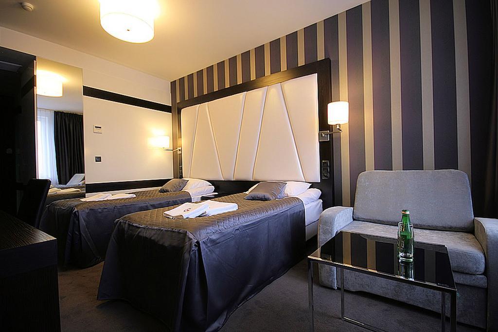 Hotel Grafit Kostomloty Pierwsze Quarto foto