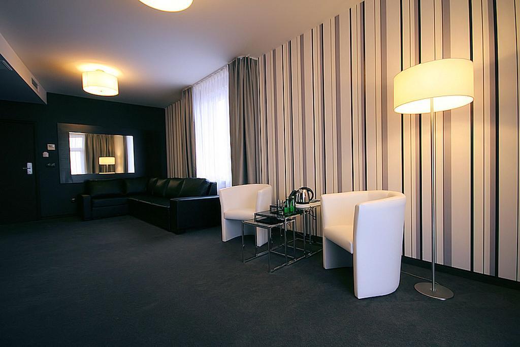 Hotel Grafit Kostomloty Pierwsze Quarto foto